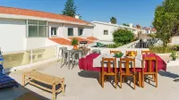 5-bedroom beach house ideal for groups 5 min walk from Carcavelos beach - ブティック