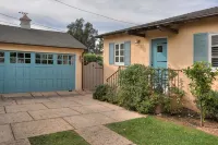 Steps to the Sand: Enjoy beach views & a private fenced yard. Great for families - Tiny houses