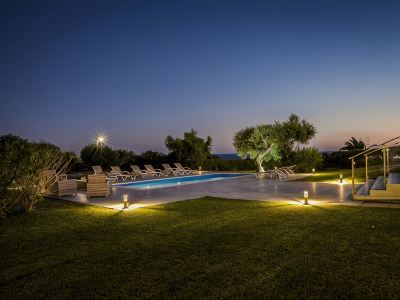 SUPERB LOCATION Luxury 5 bed villa, pool, sea view, beach / restaurants close by
