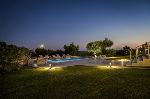 SUPERB LOCATION Luxury 5 bed villa, pool, sea view, beach / restaurants close by - Biệt thự