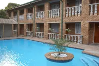 Emerald Guesthouse - Pool