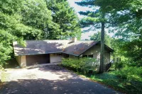 Quality, Modern Home with Lake Superior & Madeline Island Views & Sauna - Wifi
