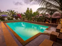 Shining Sand Beach Hotel - Beach