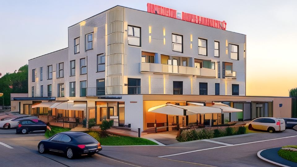 Antunović Hotel East
