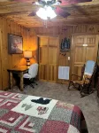 Cozy Cabin on Wooded Acre, Fire Pit, Games, Fully Equipped. Ucstr License#020096 - 부티크