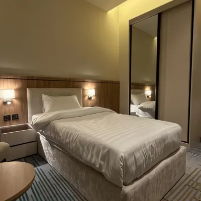 Icon Inn Hotel 奧斯曼·伊本·阿凡清真寺附近的飯店
