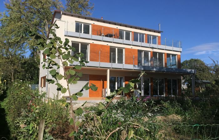 Direct lake with large south-west balcony (new building 2019)