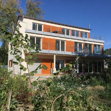 Direct lake with large south-west balcony (new building 2019)