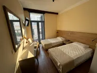 Alley Rooms - Barer