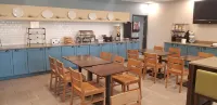 Country Inn & Suites by Radisson, Bradenton-Lakewood Ranch, FL - breakfast