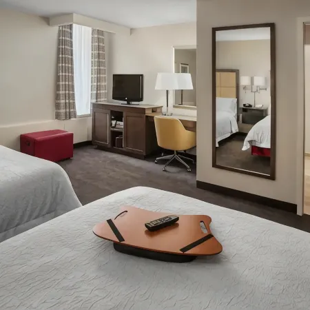 Hampton Inn & Suites Milwaukee-Downtown