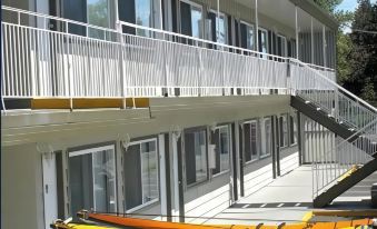 Comox Valley Inn & Suites