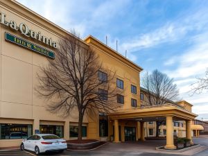 La Quinta Inn & Suites by Wyndham Milwaukee Bayshore Area