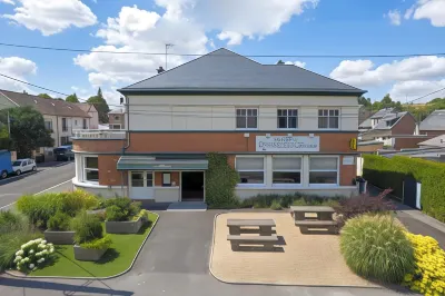 Logis - Hôtel Restaurant du Canard فنادق في Hangest-sur-Somme