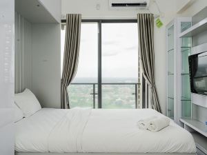 Homey and Warm Studio at Sky House BSD Apartment