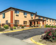 Quality Inn at Collins Road - Cedar Rapids Hotels in Marion