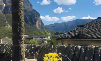 Saxonis Houses & Saxonis Villa