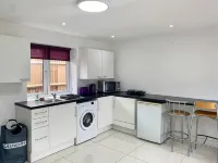 Separate One Bedroom Large Apartment in Slough Hotels in Slough