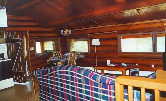 Daniels Lake Lodge Cabins