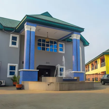 Keves Inn and Suites Отели в г. Калабар