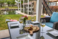 Stunning Luxury Home on Lake LBJ! Hotels in Horseshoe Bay