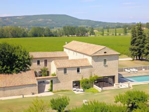 Le Jour et la Nuit, Maison d'hôtes