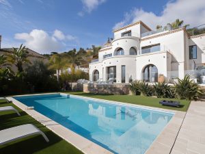 Breathtaking 4-Bed Villa Golfe-Juan
