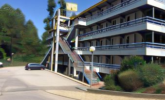 Premiere Classe Lyon Ouest - Tassin - Housity