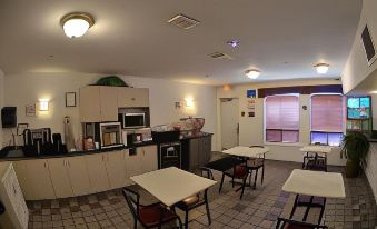 1. Days Inn..
