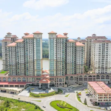 Kuching Riverine Resort Hotels near Chinese Museum