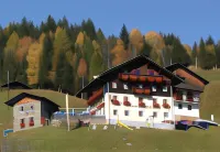Berggasthof - Pension Lahnerhof Hotel dekat St. Andra (Church of St. Andrew)