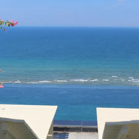 Santa Luxury Hotel