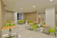 Whiz Prime Hotel Hasanuddin Makassar - breakfast