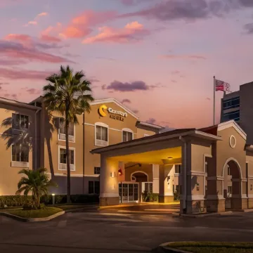 Comfort Suites Downtown Отели рядом с достопримечательностью «Парк Лейк Эола»