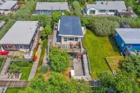 Charming Fair Harbor 3br steps to ocean, sunset view, WiFi, A/C, outdoor shower.