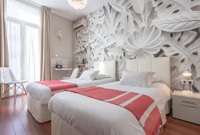 Hôtel Cecil - Boutique hôtel Hotel dekat Antibes-Juan les Pins Train Station