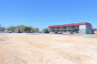 Super 8 by Wyndham New Braunfels I-35 - parkir