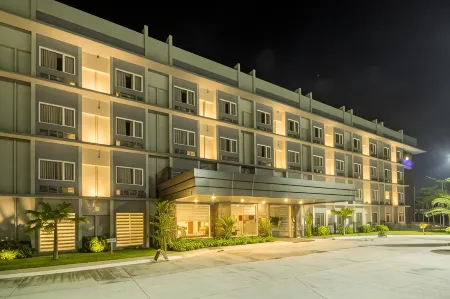 Microtel Inn & Suites by Wyndham San Fernando Отели рядом с достопримечательностью «Don Honorio Ventura Technological State University, Sto. Tomas Campus»