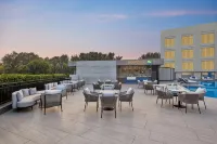 Courtyard by Marriott Gorakhpur - bar