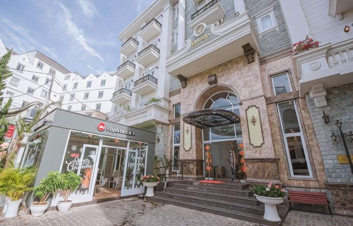 杜利斯酒店