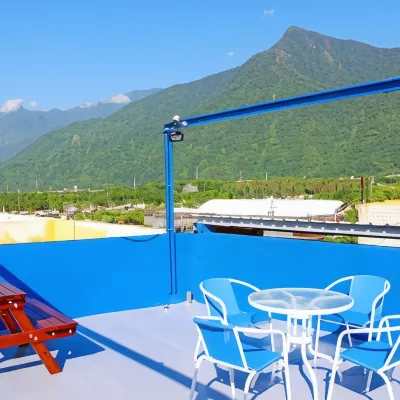 WM and S Hostel Hotels near Xincheng Train Station
