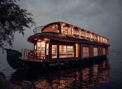Upper Deck Boathouse
