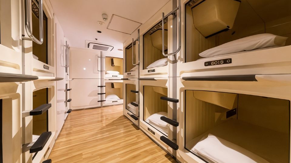 Shinjuku Kuyakusho-Mae Capsule Hotel