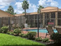 Days Inn by Wyndham Lake Charles - Pools