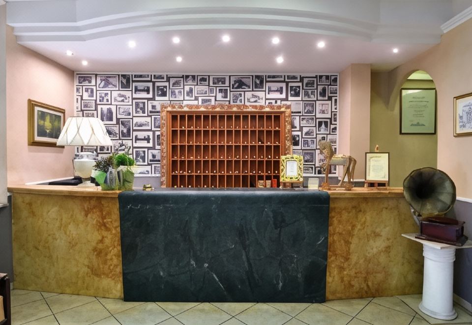 Hotel Innocenti Over view