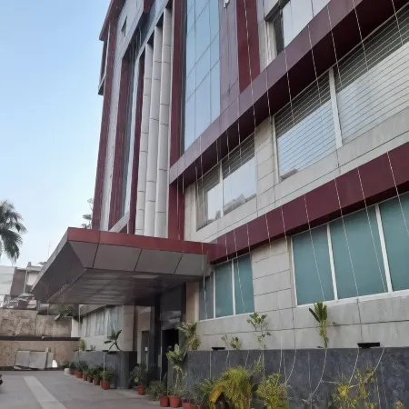 The Red Velvet Hotel Samarpan, Patna Отели в г. Патна