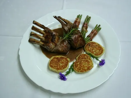 Landhotel Steigerwaldhaus Отели в г. Гайзельвинд