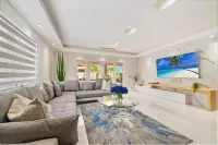 Florida Retreat 6BR Pool Jacuzzi & Game Haven Hotels in Hialeah