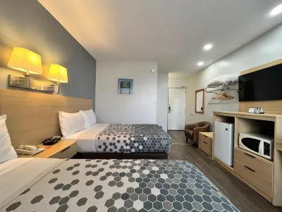 Econo Lodge Motel Village Hotels in University of Calgary District
