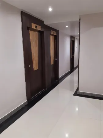 Hotel Crown Palace Отели рядом с достопримечательностью «Ramdas»